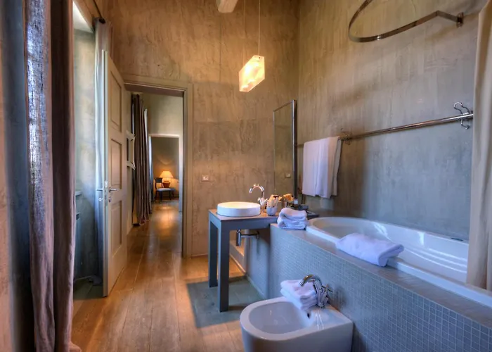 Sassolini & - Country Boutique 4*