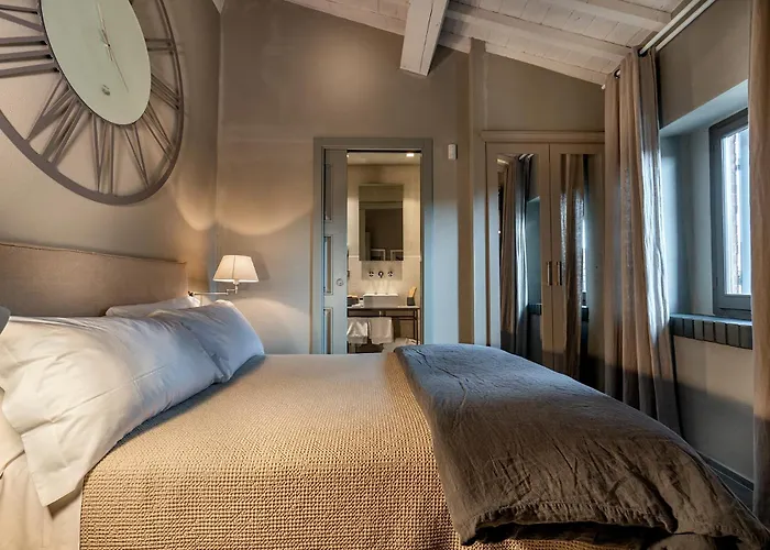 Sassolini & - Country Boutique 4*