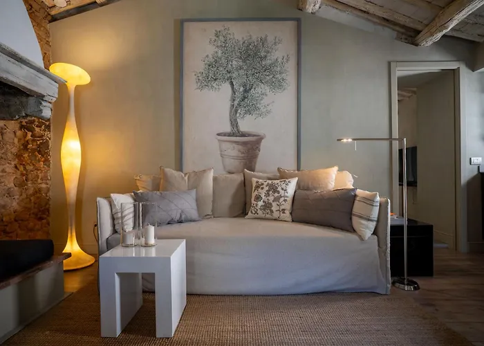 Sassolini & - Country Boutique Montevarchi